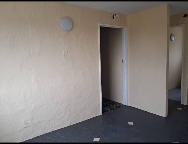 2 BEDROOM FLAT TO LET IN AUSTERVILLE
